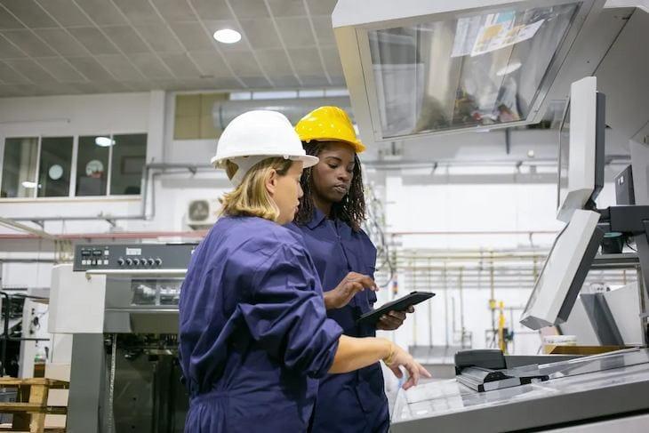 Predictions For The Frontline Employee Experience in 2025